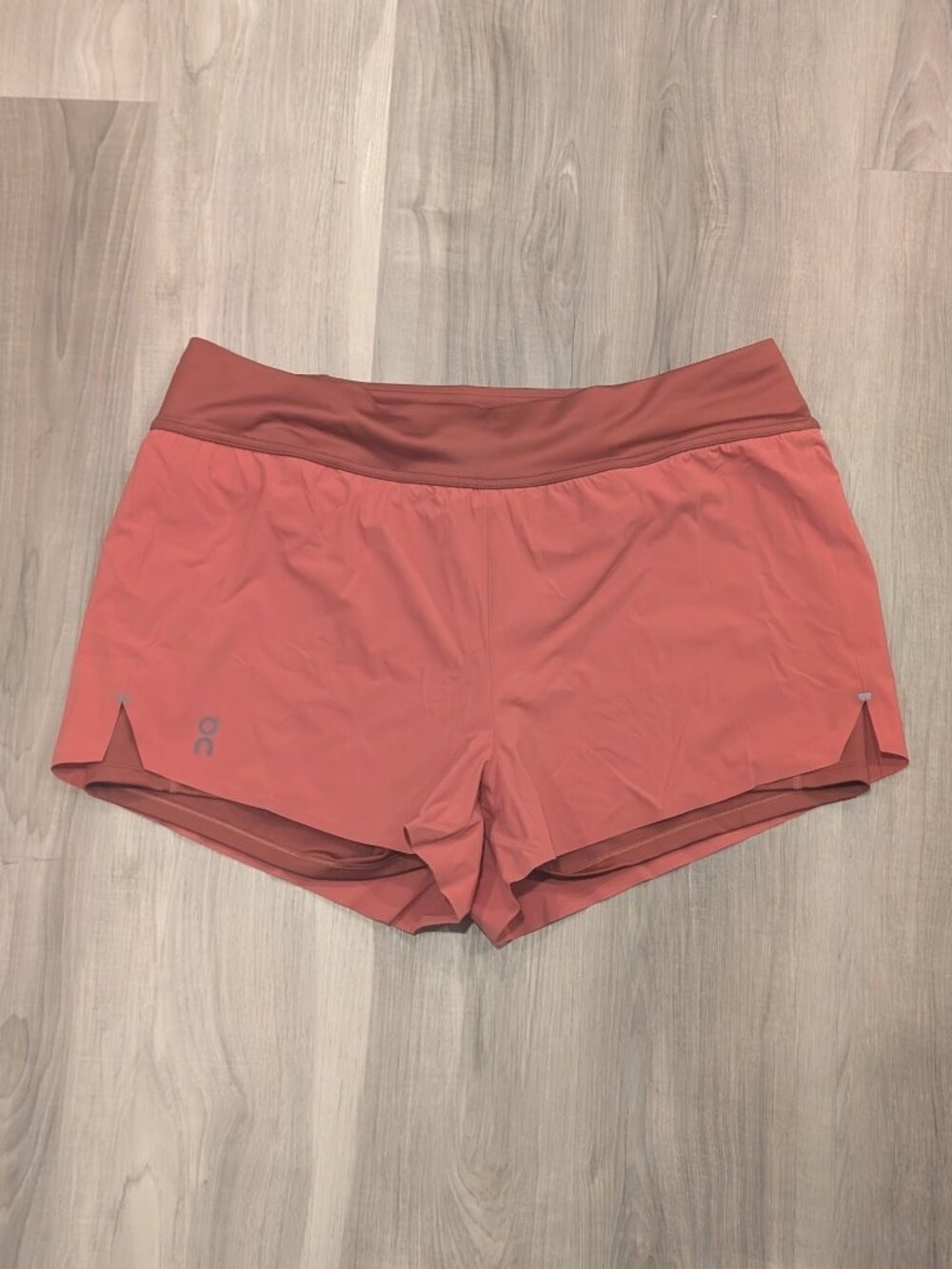On | Running Shorts In Auburn / Ruby - Picture 2 of 11